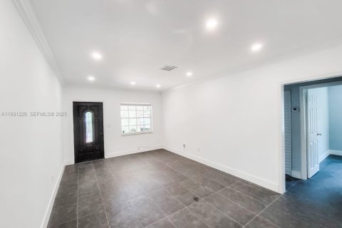 Купить виллу или дом в Майами, Флорида 3 спальни, 147.53м2, № 1989886 - фото 12