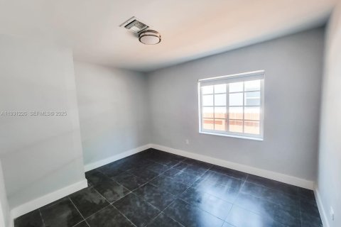 Купить виллу или дом в Майами, Флорида 3 спальни, 147.53м2, № 1989886 - фото 15