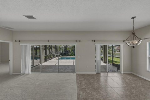House in Lake Wales, Florida 3 bedrooms, 179.12 sq.m. № 2150971 - photo 12