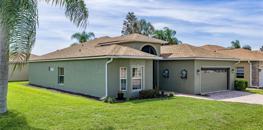 House in Lake Wales, Florida 3 bedrooms, 179.12 sq.m. № 2150971