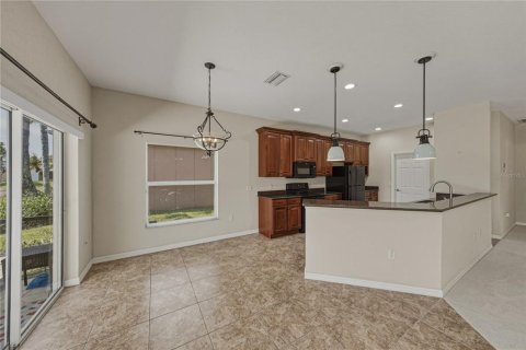 House in Lake Wales, Florida 3 bedrooms, 179.12 sq.m. № 2150971 - photo 15