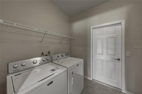 House in Lake Wales, Florida 3 bedrooms, 179.12 sq.m. № 2150971 - photo 23