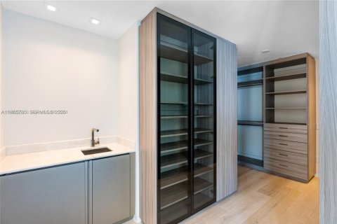 Condo in Sunny Isles Beach, Florida, 4 bedrooms  № 2194679 - photo 12