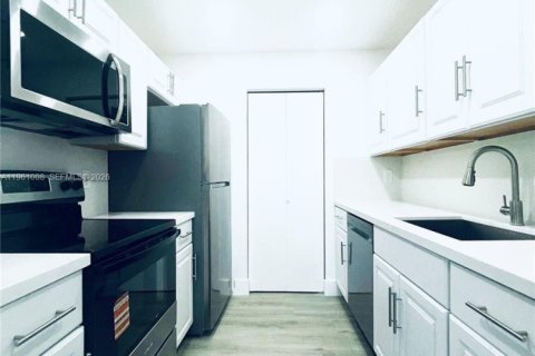 Condominio en Dania Beach, Florida, 1 dormitorio  № 2022097