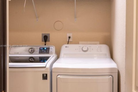 Купить таунхаус в Майами, Флорида 3 спальни, 163.32м2, № 2008021 - фото 23