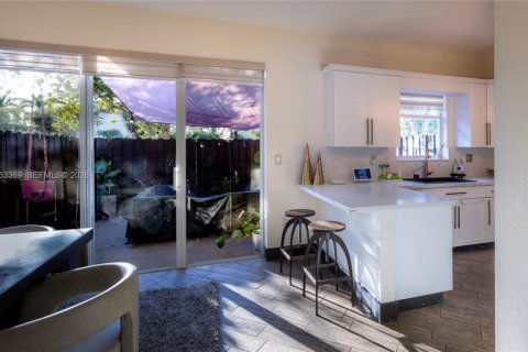 Купить таунхаус в Майами, Флорида 3 спальни, 163.32м2, № 2008021 - фото 4