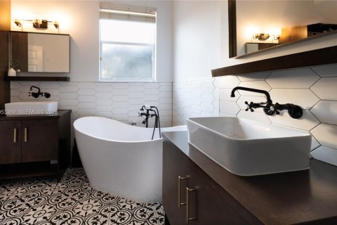 Купить таунхаус в Майами, Флорида 3 спальни, 163.32м2, № 2008021 - фото 16