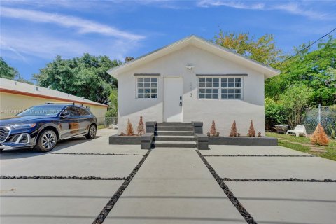 Villa ou maison à vendre à Miami, Floride: 2 chambres, 148.09 m2 № 1701122 - photo 2