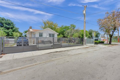 Villa ou maison à vendre à Miami, Floride: 2 chambres, 148.09 m2 № 1701122 - photo 5