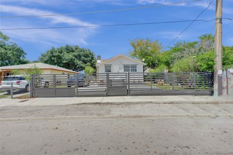 Villa ou maison à vendre à Miami, Floride: 2 chambres, 148.09 m2 № 1701122 - photo 6