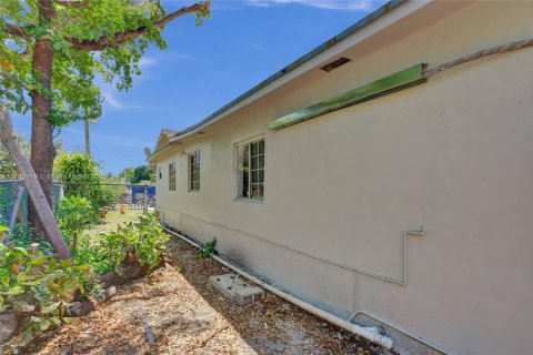Villa ou maison à vendre à Miami, Floride: 2 chambres, 148.09 m2 № 1701122 - photo 8