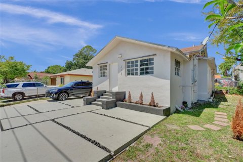 Villa ou maison à vendre à Miami, Floride: 2 chambres, 148.09 m2 № 1701122 - photo 3