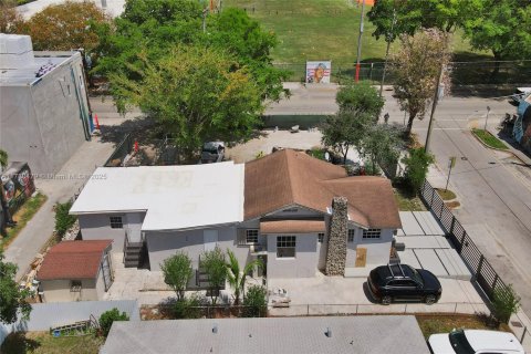 Villa ou maison à vendre à Miami, Floride: 2 chambres, 148.09 m2 № 1701122 - photo 18