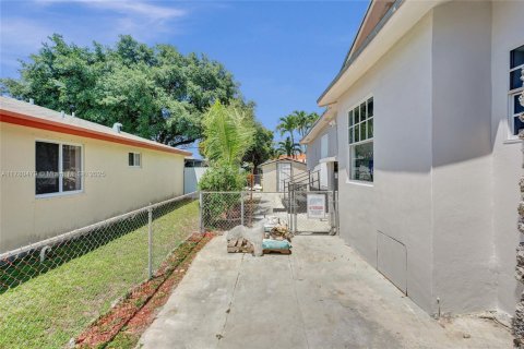 Villa ou maison à vendre à Miami, Floride: 2 chambres, 148.09 m2 № 1701122 - photo 7