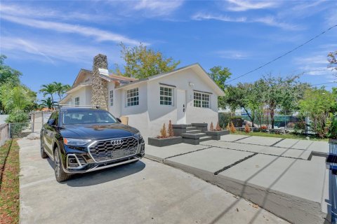 Villa ou maison à vendre à Miami, Floride: 2 chambres, 148.09 m2 № 1701122 - photo 4