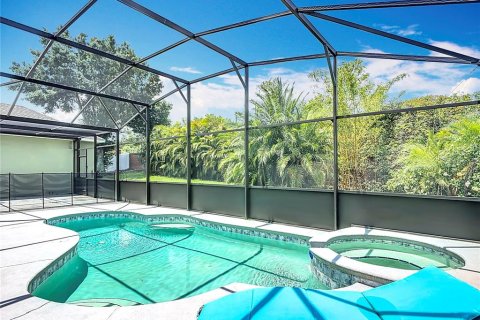 Casa en venta en Kissimmee, Florida, 6 dormitorios, 315.77 m2 № 1757874 - foto 4