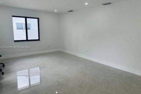 Снять в аренду виллу или дом в Майами, Флорида 3 спальни, 144.93м2, № 2087635 - фото 4