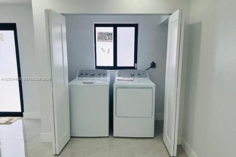 Снять в аренду виллу или дом в Майами, Флорида 3 спальни, 144.93м2, № 2087635 - фото 18