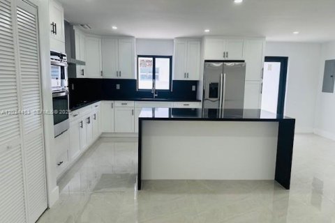 Снять в аренду виллу или дом в Майами, Флорида 3 спальни, 144.93м2, № 2087635 - фото 6