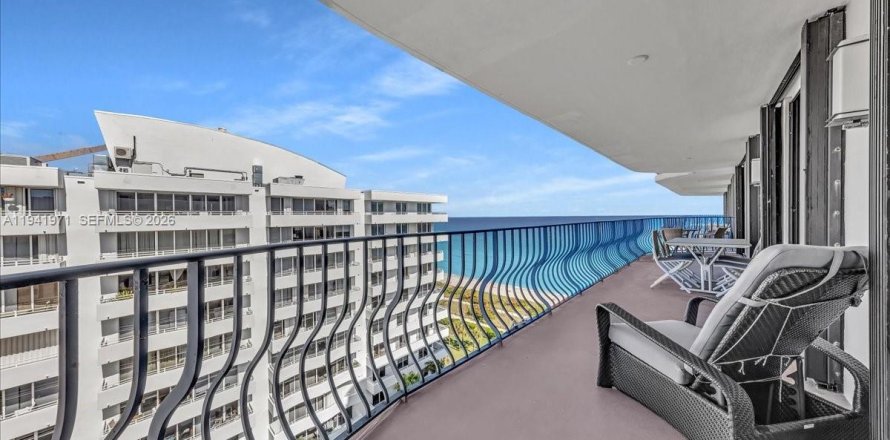 Кондоминиум с 2 спальнями в Серфсайд, Флорида № 2054956