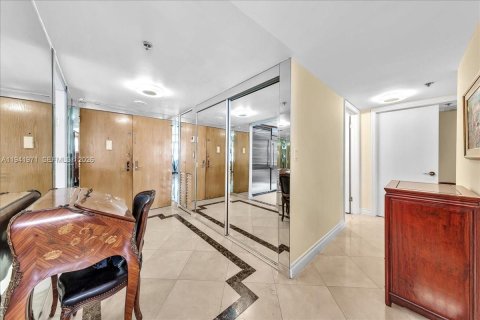 Купить кондоминиум в Серфсайд, Флорида 2 спальни, 155.33м2, № 2054956 - фото 26