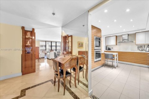 Купить кондоминиум в Серфсайд, Флорида 2 спальни, 155.33м2, № 2054956 - фото 14