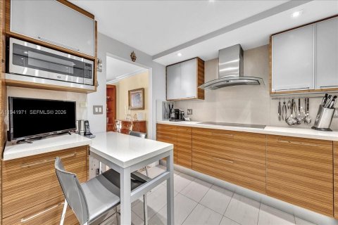 Купить кондоминиум в Серфсайд, Флорида 2 спальни, 155.33м2, № 2054956 - фото 11