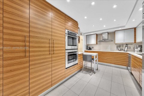 Купить кондоминиум в Серфсайд, Флорида 2 спальни, 155.33м2, № 2054956 - фото 9