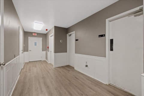 Commercial property in Tampa, Florida № 2114345 - photo 24