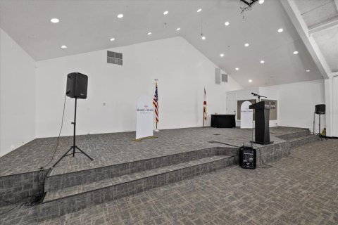 Commercial property in Tampa, Florida № 2114345 - photo 19