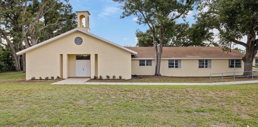 Commercial property in Tampa, Florida № 2114345