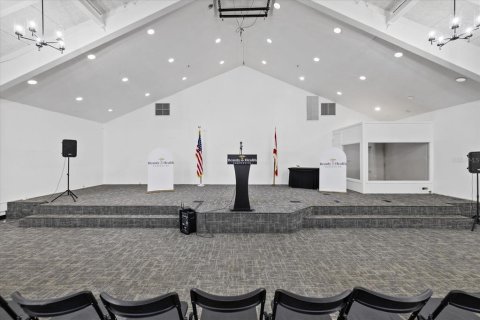Commercial property in Tampa, Florida № 2114345 - photo 18