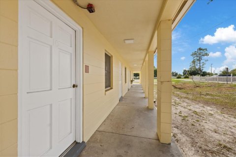 Commercial property in Tampa, Florida № 2114345 - photo 27