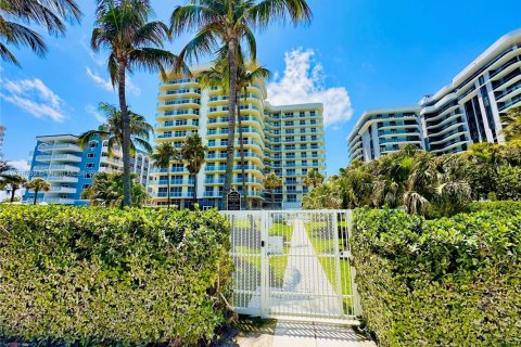 Condo in Surfside, Florida, 2 bedrooms  № 1683588 - photo 5