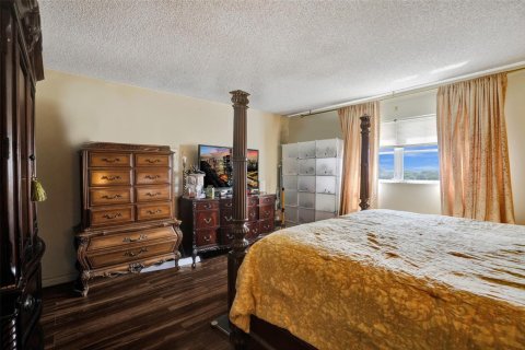 Condo in Lauderhill, Florida, 1 bedroom № 2245716 - photo 14