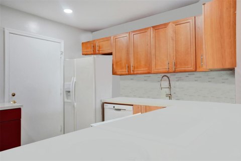 Condo in Lauderhill, Florida, 1 bedroom № 2245716 - photo 9
