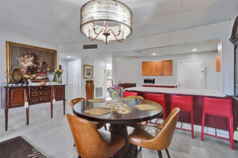 Condo in Lauderhill, Florida, 1 bedroom № 2245716 - photo 2