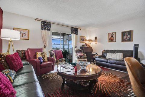 Condo in Lauderhill, Florida, 1 bedroom № 2245716 - photo 13