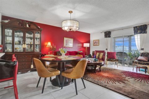 Condo in Lauderhill, Florida, 1 bedroom № 2245716 - photo 11