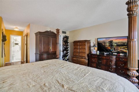 Condo in Lauderhill, Florida, 1 bedroom № 2245716 - photo 15