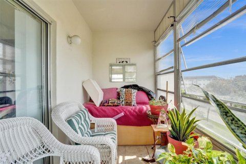 Condo in Lauderhill, Florida, 1 bedroom № 2245716 - photo 17