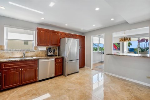 Copropriété à vendre à Bay Harbor Islands, Floride: 2 chambres, 189.99 m2 № 1890646 - photo 9