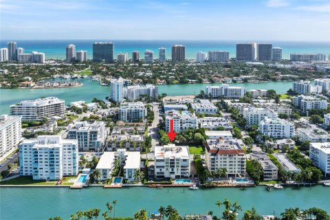 Copropriété à vendre à Bay Harbor Islands, Floride: 2 chambres, 189.99 m2 № 1890646 - photo 26
