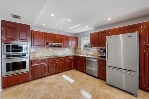 Copropriété à vendre à Bay Harbor Islands, Floride: 2 chambres, 189.99 m2 № 1890646 - photo 7