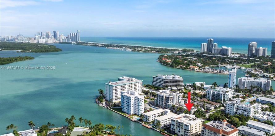 Condo à Bay Harbor Islands, Floride, 2 chambres № 1890646