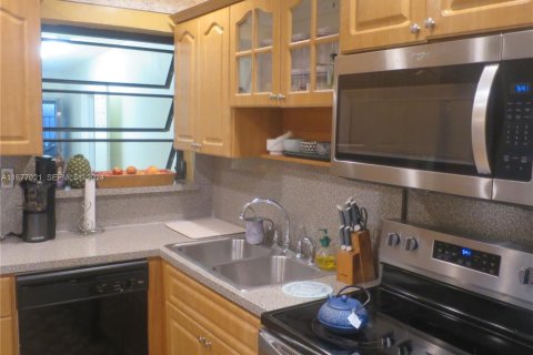 Villa ou maison à vendre à Miami Gardens, Floride: 4 chambres, 191.29 m2 № 2185841 - photo 5