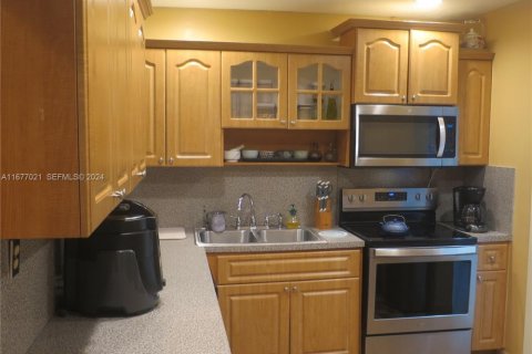 Villa ou maison à vendre à Miami Gardens, Floride: 4 chambres, 191.29 m2 № 2185841 - photo 6
