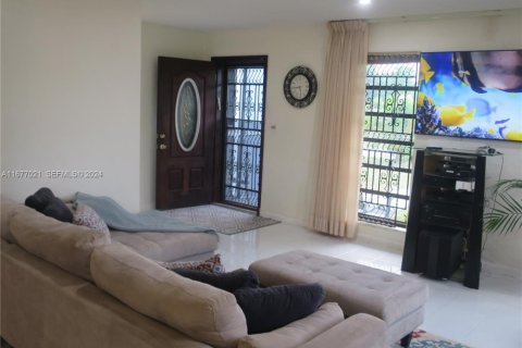 Villa ou maison à vendre à Miami Gardens, Floride: 4 chambres, 191.29 m2 № 2185841 - photo 3