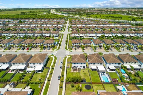 Townhouse in Homestead, Florida 3 bedrooms, 140.65 sq.m. № 1889205 - photo 3
