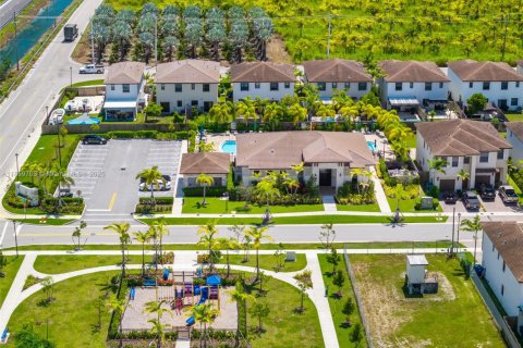 Townhouse in Homestead, Florida 3 bedrooms, 140.65 sq.m. № 1889205 - photo 2